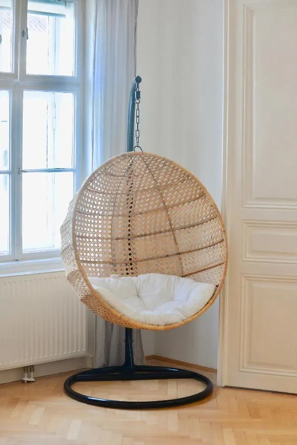 Beautiful Flat Next To Karlskirche Вена Апартаменты