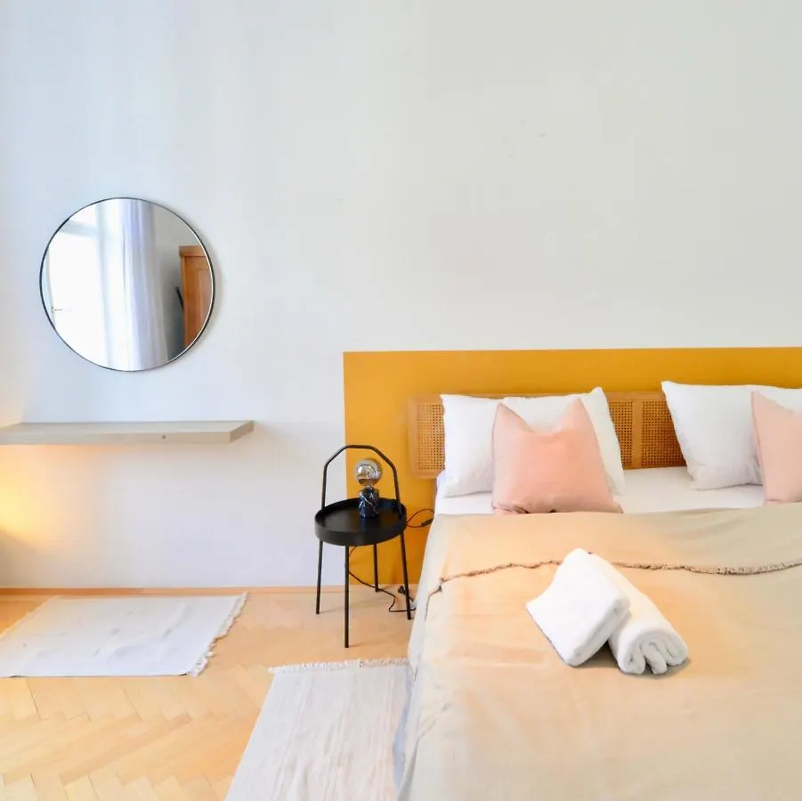 Lägenhet Beautiful Flat Next To Karlskirche Wien Österrike