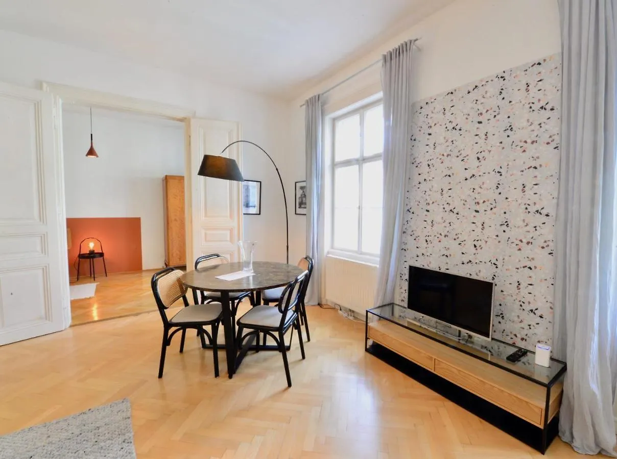 Beautiful Flat Next To Karlskirche Wien Lägenhet